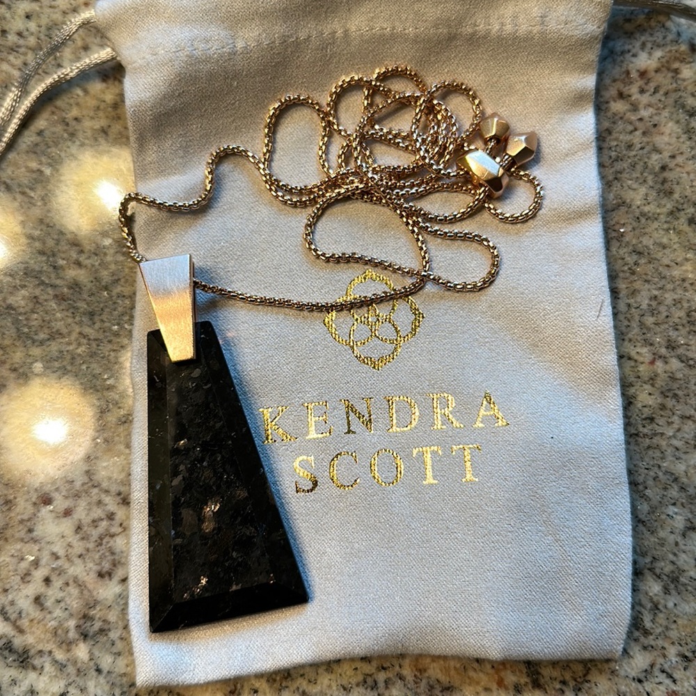 Kendra Scott long pendant
